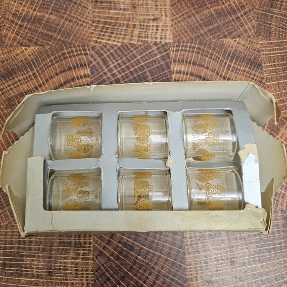 Vintage Pyrex napkin rings - Picture 2 of 6